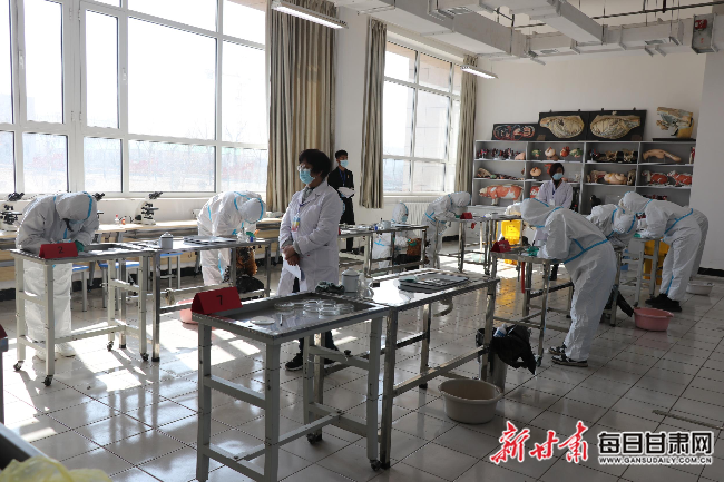 定西市临洮农业学校学生参加比赛。.jpg
