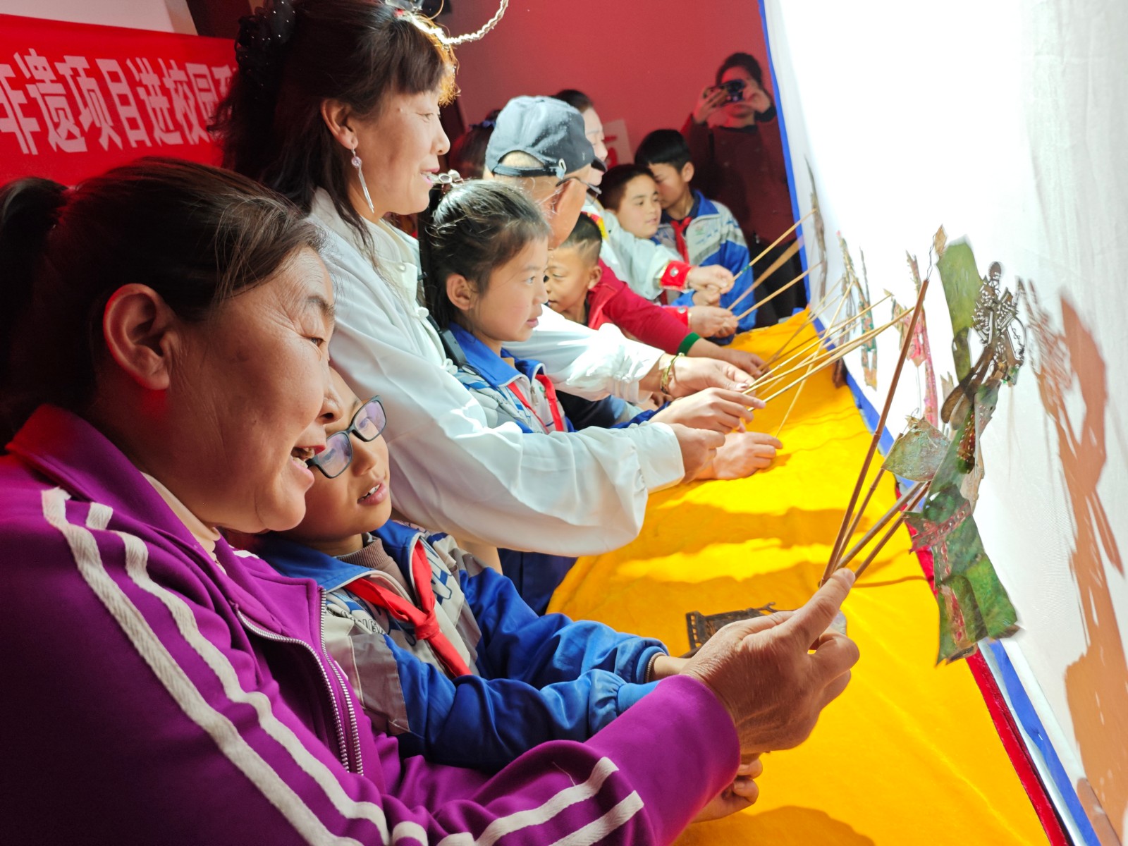1713237792401472.jpg (明日二版 图片)让非遗走进校园(978331)-20240416112206(1).jpg